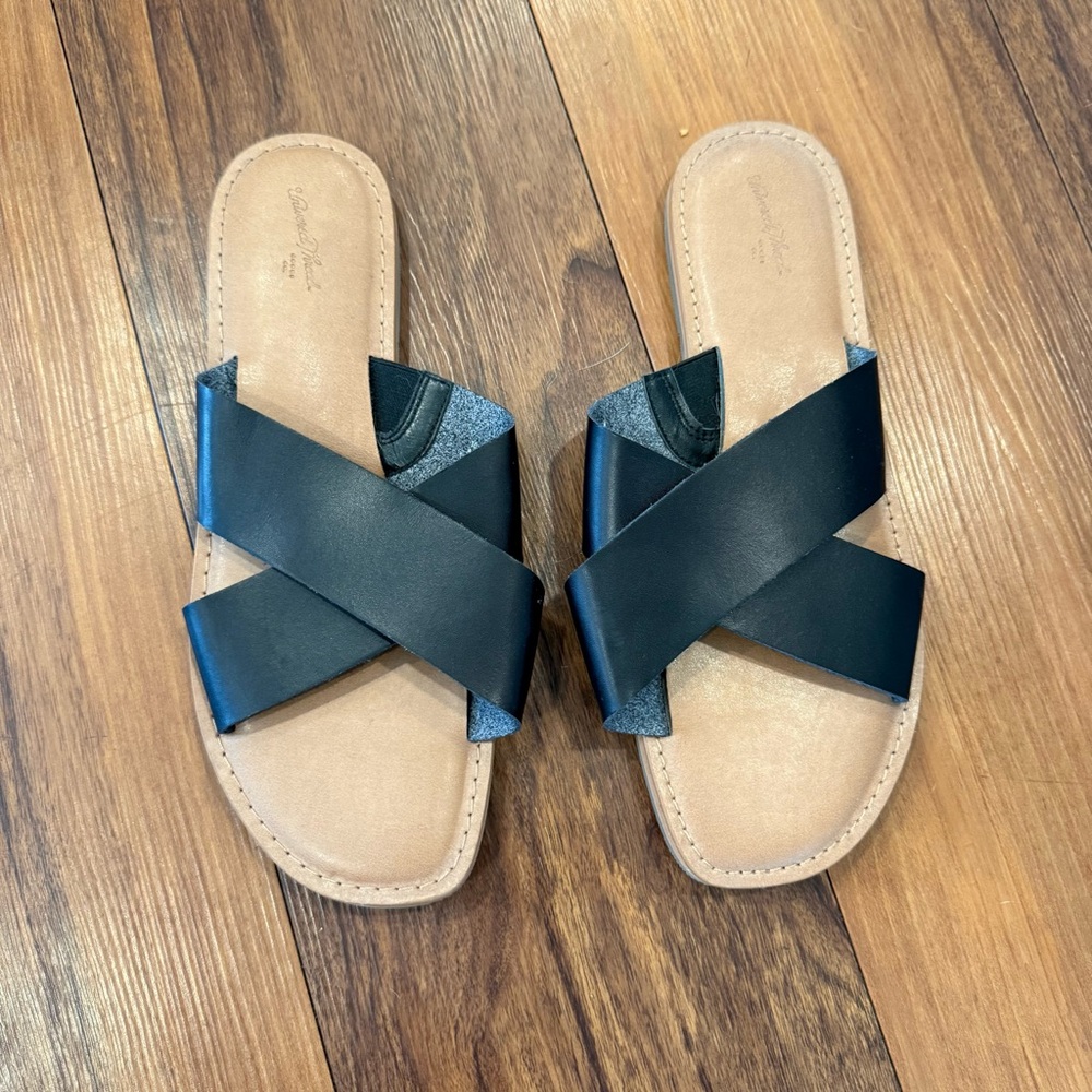 Universal Thread Women's Black Leather Cross Strap Slide Sandals